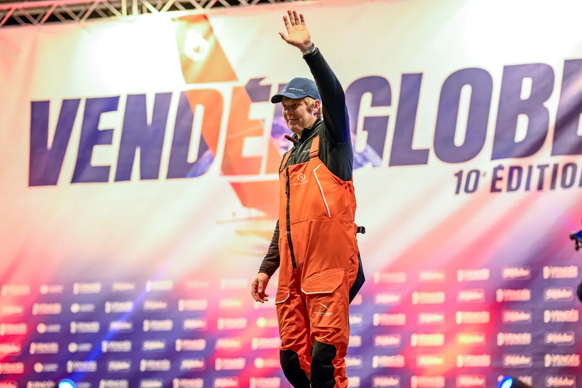 LES SABLES D'OLONNE, FRANCE - 17 FEVRIER 2025 : Tut Gut. Le skipper Oliver Heer (SUI) est photographié sur scène après avoir pris la 29e place du Vendée Globe, le 17 février 2025 aux Sables d'Olonne, France - (Photo by Jean-Louis Carli / Alea)