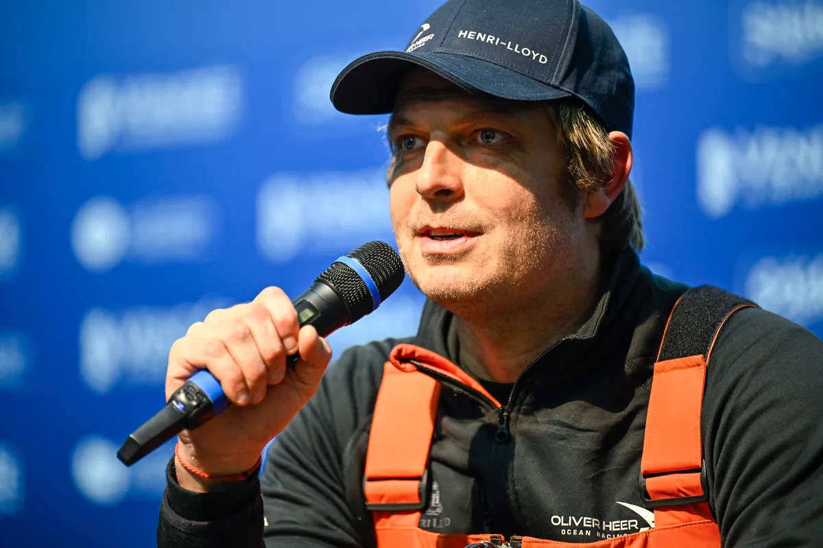 LES SABLES D'OLONNE, FRANCE - 17 FEVRIER 2025 : Tut Gut. Le skipper Oliver Heer (SUI) est photographié lors de sa conférence de presse après avoir pris la 29e place du Vendée Globe, le 17 février 2025 aux Sables d'Olonne, France - (Photo by Jean-Louis Carli / Alea)