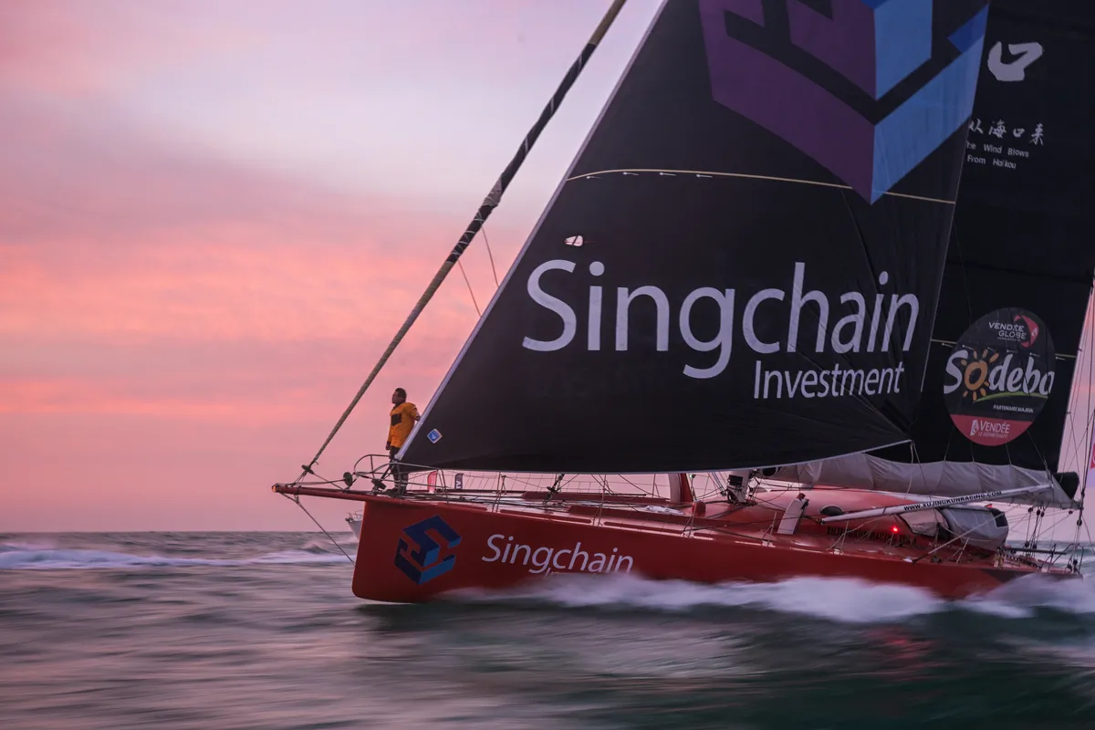 LES SABLES D'OLONNE, FRANCE - 18 FEVRIER 2025 : Le skipper de Singchain Team Haikou Jingkun Xu (CN) est photographié en train de prendre la 30ème place du Vendée Globe, le 18 février 2025 aux Sables d'Olonne, France - (Photo by Vincent Curutchet / Alea)