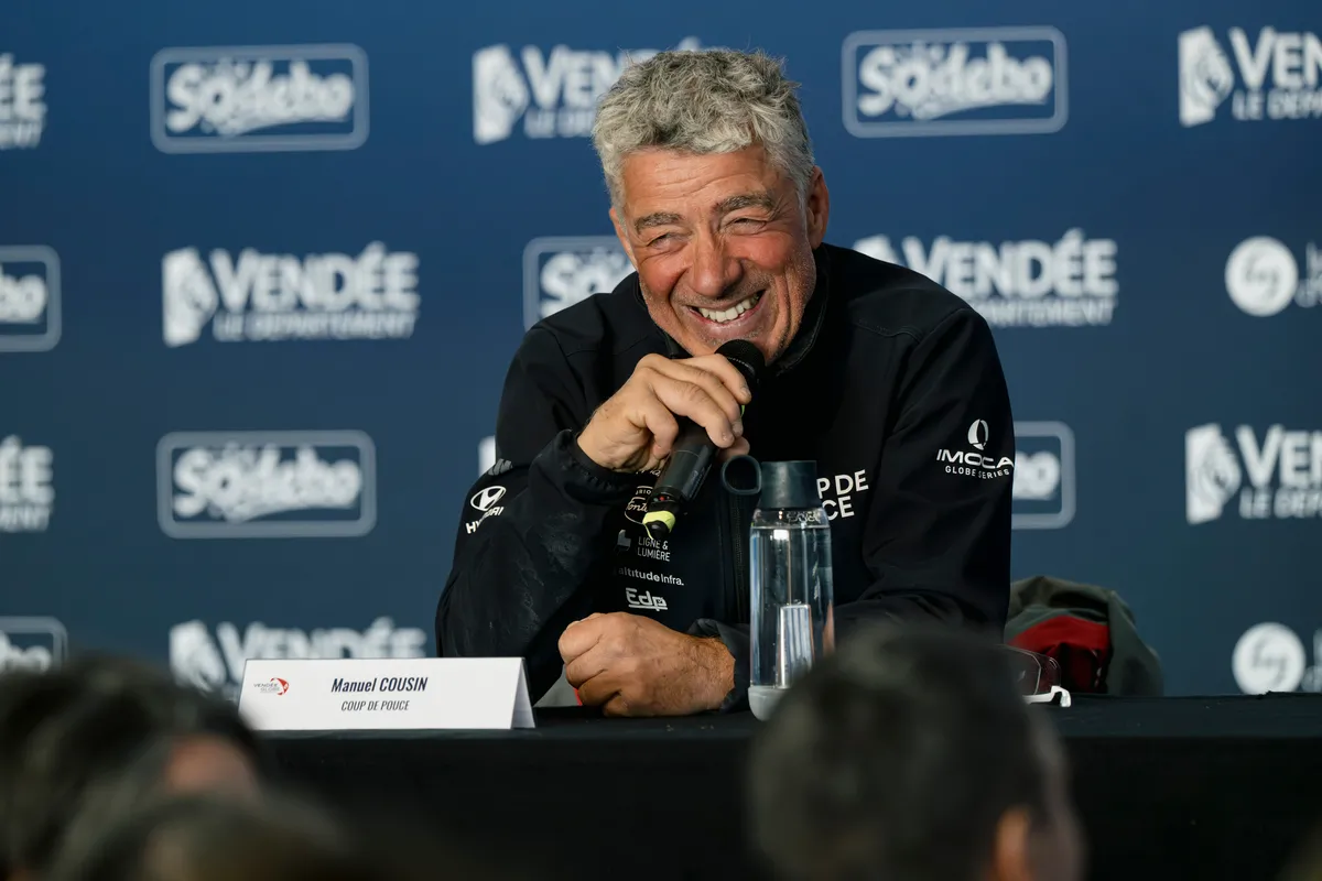 LES SABLES D'OLONNE, FRANCE - 01 MARS 2025 : Le skipper de Coup de Pouce Manuel Cousin (FRA) est photographié lors de sa conférence de presse après avoir pris la 31e place du Vendée Globe, le 01 mars 2025 aux Sables d'Olonne, France - (Photo by Olivier Blanchet / Alea)