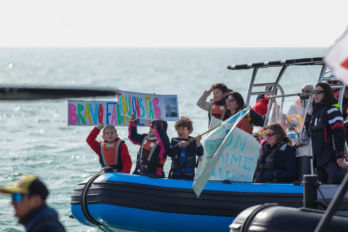 LES SABLES D'OLONNE, FRANCE - 04 MARS 2025 : Nexans - Le skipper de Wewise Fabrice Amedeo (FRA) est félicité par sa famille et son équipe après avoir pris la 32ème place du Vendée Globe, le 04 mars 2025 aux Sables d'Olonne, France - (Photo by Jean-Marie Liot / Alea)