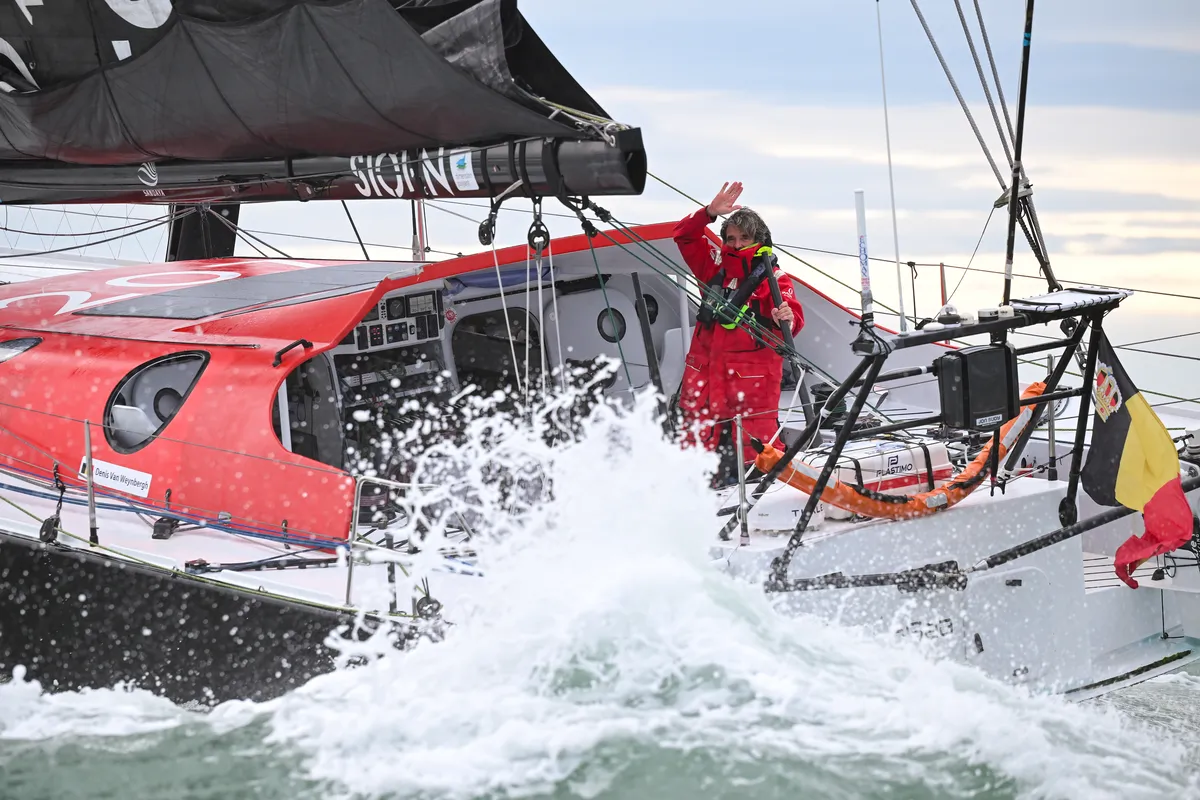LES SABLES D'OLONNE, FRANCE - 08 MARS 2025 : Le skipper de D'Ieteren Group Denis Van Weynbergh (BEL) est photographié à la dernière place du Vendée Globe, 1 jour après que la ligne d'arrivée ait été fermée sportivement, donc non classée, le 08 mars 2025 aux Sables d'Olonne, France - (Photo by Vincent Curutchet / Alea)