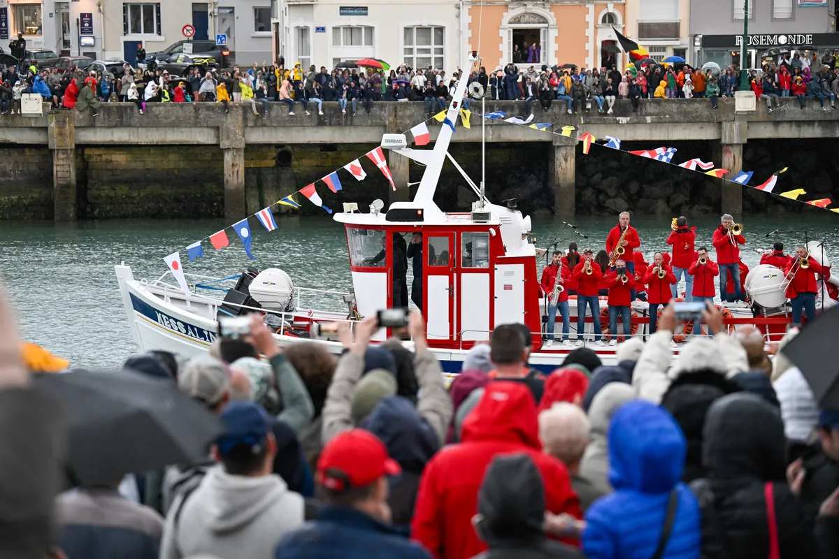 LES SABLES D'OLONNE, FRANCE - 10 MAI 2025 : Des skippers et diverses activités sont photographiés lors de la parade nautique de la remise des prix du Vendée Globe, le 10 mai 2025 aux Sables d'Olonne, France - (Photo by Jean-Louis Carli / Alea)