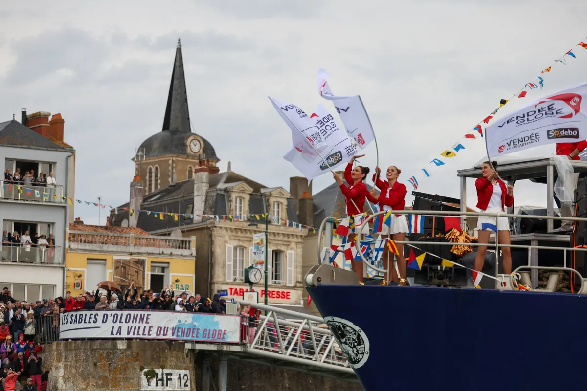 LES SABLES D'OLONNE, FRANCE - 10 MAI 2025 : Des skippers et diverses activités sont photographiés lors de la parade nautique de la remise des prix du Vendée Globe, le 10 mai 2025 aux Sables d'Olonne, France - (Photo by Jean-Marie Liot / Alea)