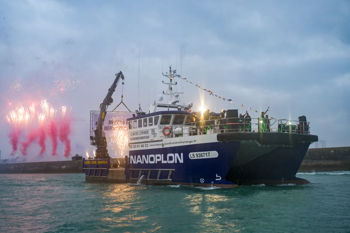 LES SABLES D'OLONNE, FRANCE - 10 MAI 2025 : Des skippers et diverses activités sont photographiés lors de la parade nautique de la remise des prix du Vendée Globe, le 10 mai 2025 aux Sables d'Olonne, France - (Photo by Olivier Blanchet / Alea)