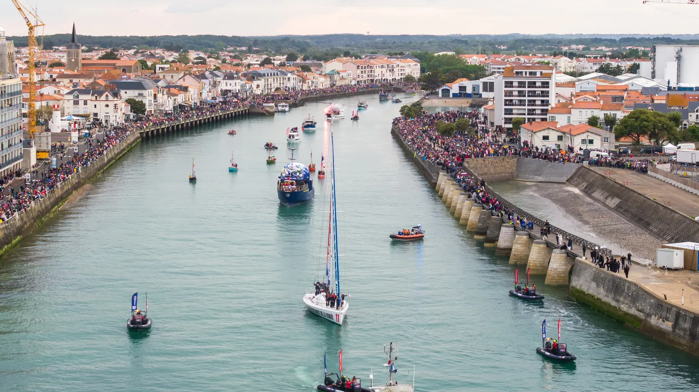 LES SABLES D'OLONNE, FRANCE - 10 MAI 2025 : Des skippers et diverses activités sont photographiés lors de la parade nautique de la remise des prix du Vendée Globe, le 10 mai 2025 aux Sables d'Olonne, France - (Photo by Fred Olivier / Nefsea / Alea)