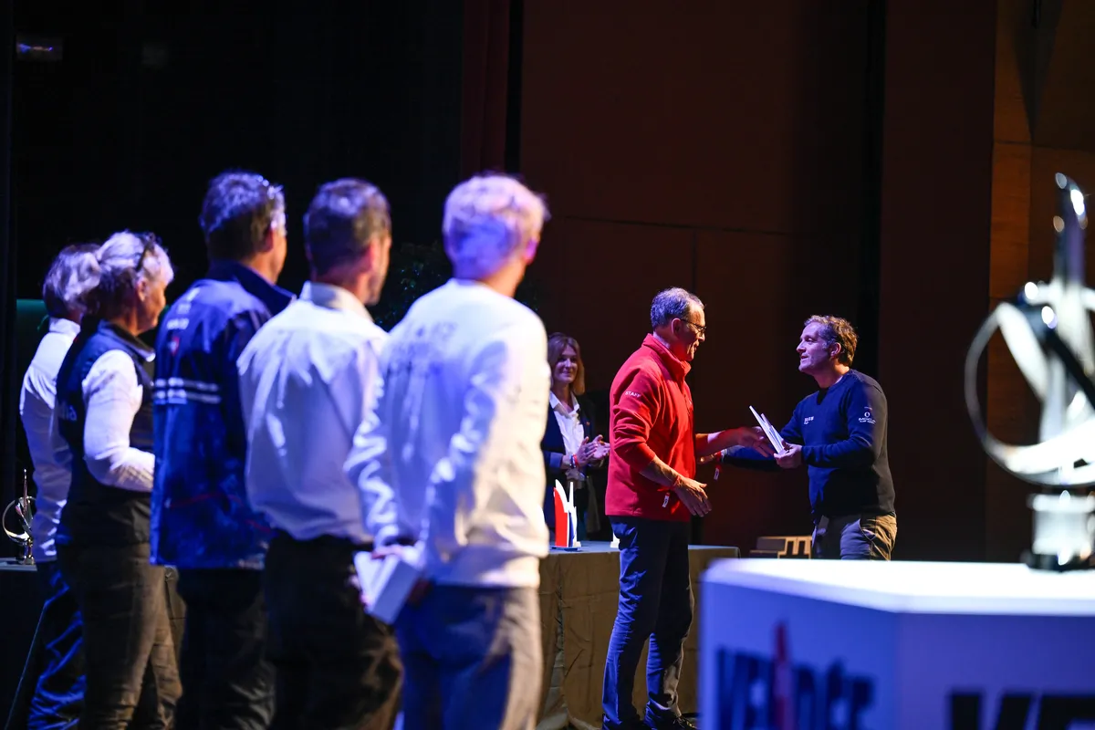 LES SABLES D'OLONNE, FRANCE - 10 MAI 2025 : Les retraités font bloc - Eric Bellion (FRA), skipper d'Altavia, est photographié lors de la cérémonie de remise des prix du Vendée Globe, le 10 mai 2025 aux Sables d'Olonne, France - (Photo Jean-Louis Carli / Alea)