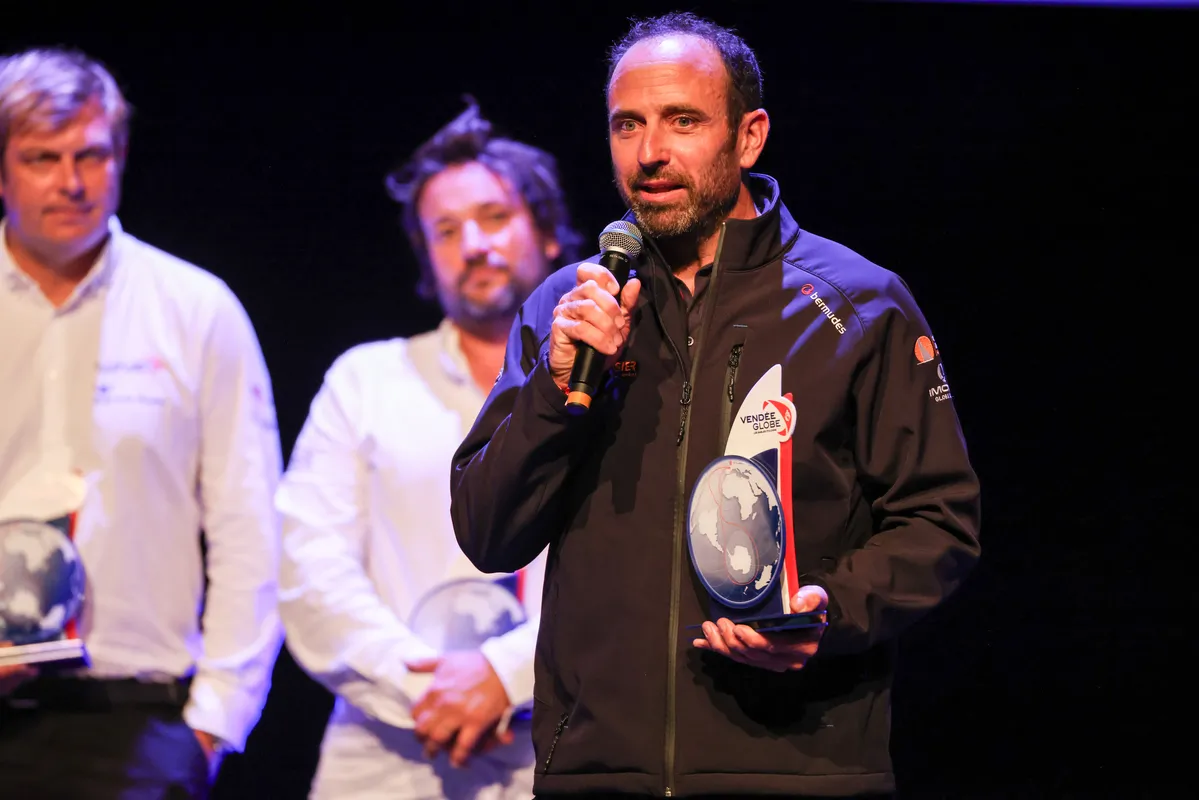 LES SABLES D'OLONNE, FRANCE - 10 MAI 2025 : Sébastien Marsset (FRA), skipper de FOUSSIER, est photographié lors de la cérémonie de remise des prix du Vendée Globe, le 10 mai 2025 aux Sables d'Olonne, France - (Photo by Jean-Marie Liot / Alea)