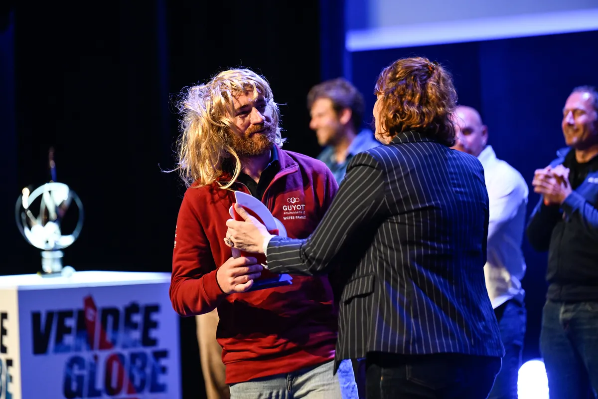 LES SABLES D'OLONNE, FRANCE - 10 MAI 2025 : Le skipper de GUYOT Environnement - Water Family Benjamin Dutreux (FRA) est photographié lors de la cérémonie de remise des prix du Vendée Globe, le 10 mai 2025 aux Sables d'Olonne, France - (Photo by Olivier Blanchet / Alea)