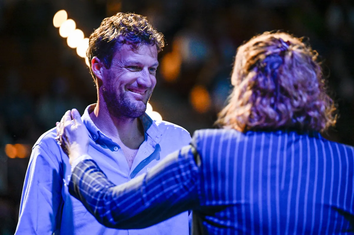 LES SABLES D'OLONNE, FRANCE - 10 MAI 2025 : Paul Meilhat (FRA), skipper de Biotherm, est photographié lors de la cérémonie de remise des prix du Vendée Globe, le 10 mai 2025 aux Sables d'Olonne, France - (Photo by Olivier Blanchet / Alea)