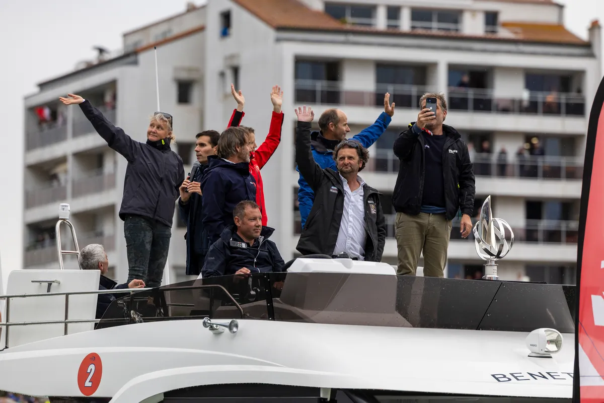 LES SABLES D'OLONNE, FRANCE - 10 MAI 2025 : Les skippers Pip Hare, Arnaud Boissières et Nicolas Lunven sont photographiés lors de la parade nautique de la remise des prix du Vendée Globe, le 10 mai 2025 aux Sables d'Olonne, France - (Photo by Jean-Marie Liot / Alea)