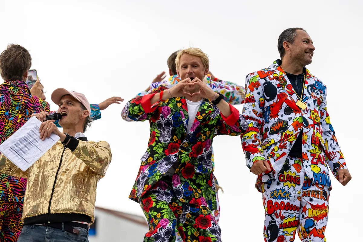 LES SABLES D'OLONNE, FRANCE - 10 MAI 2025 : Les skippers Romain Attanasio, Maxime Sorel, Boris Herrmann, Benjamin Ferré et Guirec Soudée sont photographiés lors de la parade nautique de la remise des prix du Vendée Globe, le 10 mai 2025 aux Sables d'Olonne, France - (Photo by Jean-Marie Liot / Alea)