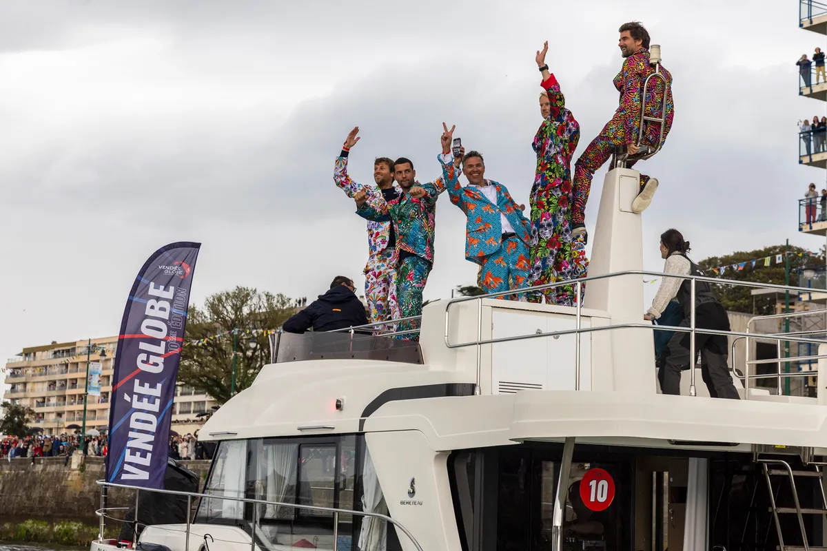 LES SABLES D'OLONNE, FRANCE - 10 MAI 2025 : Les skippers Romain Attanasio, Maxime Sorel, Boris Herrmann, Benjamin Ferré, Szabolcs Weöres et Guirec Soudée sont photographiés lors de la parade nautique de la remise des prix du Vendée Globe, le 10 mai 2025 aux Sables d'Olonne, France - (Photo by Jean-Marie Liot / Alea)