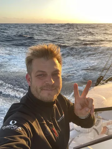 COURSE, 14 NOVEMBRE 2024 : Photo envoyée depuis le bateau Tut Gut. Naviguant lors de la course à la voile du Vendée Globe le 14 novembre 2024. (Photo du skipper Oliver Heer)