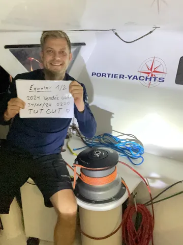 COURSE, 24 NOVEMBRE 2024 : Photo envoyée depuis le bateau Tut Gut. Naviguant lors de la course à la voile du Vendée Globe le 24 novembre 2024. (Photo du skipper Oliver Heer) Equateur
