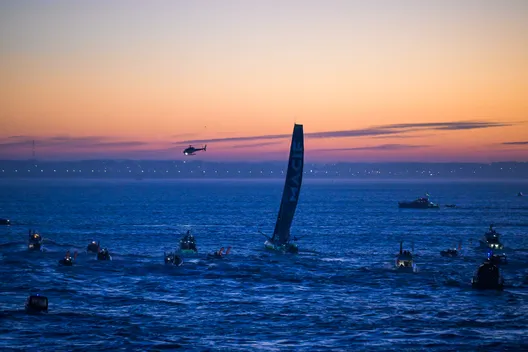 LES SABLES D'OLONNE, FRANCE - 14 JANVIER 2025 : Le skipper de MACIF Santé Prévoyance Charlie Dalin (FRA) est photographié après avoir remporté le Vendée Globe 2024, le 14 janvier 2025 aux Sables d'Olonne, France. (Photo par Olivier Blanchet / Alea)