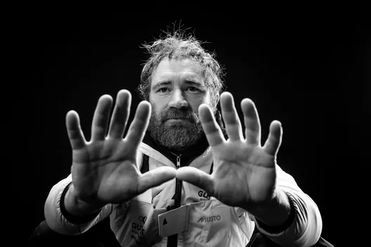 LES SABLES D'OLONNE, FRANCE - 31 JANVIER 2025 : GUYOT Environnement - Le skipper de Water Family Benjamin Dutreux (FRA) est photographié en studio après avoir pris la 10ème place du Vendée Globe, le 31 janvier 2025 aux Sables d'Olonne, France - (Photo by Lloyd Images / Alea)