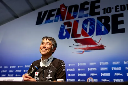 LES SABLES D'OLONNE, FRANCE - 09 FEVRIER 2025 : Le skipper de DMG MORI Global One Kojiro Shiraishi (JAP) est photographié sur scène après avoir pris la 24e place du Vendée Globe, le 09 février 2025 aux Sables d'Olonne, France - (Photo by Anne Beauge / Alea)