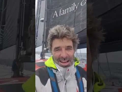 "Bon dimanche à tous" de la part de Denis Van Weynbergh | Vendée Globe 2024
