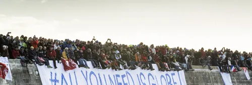 Channel ambiance Start of the Vendee Globe, in Les Sables d'Olonne, France, on November 6th, 2016 - Photo Mark Lloyd / DPPI / Vendee GlobeAmbiance public dans le chenal au départ du Vendée Globe, aux Sables d'Olonne le 6 Novembre 2016 - Photo Mark Lloyd