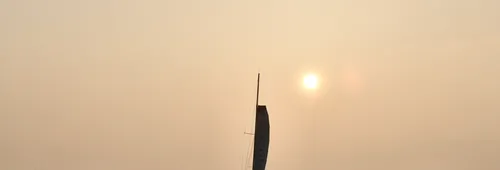 Arrivée d'Ari Huusela au soleil levant dans la baie des Sables d'Olonne