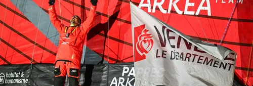 LES SABLES D'OLONNE, FRANCE - 15 JANVIER 2025 : Le skipper de PAPREC ARKÉA Yoann Richomme (FRA) est photographié après sa deuxième place dans le Vendée Globe 2024, le 15 janvier 2025 aux Sables d'Olonne, France. (Photo par Vincent Curutchet / Alea)