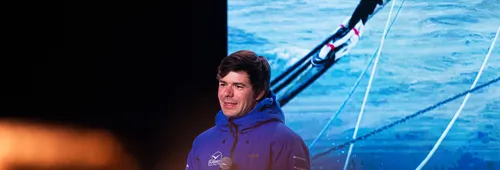 LES SABLES D'OLONNE, FRANCE - 17 JANVIER 2025 : Le skipper de Groupe Dubreuil Sébastien Simon (FRA) est photographié au Skipper Finisher Club du Vendée Globe, le 17 janvier 2025 aux Sables d'Olonne, France - (Photo by Mark Lloyd / Alea)
