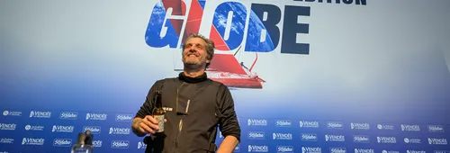 LES SABLES D'OLONNE, FRANCE - 12 FEVRIER 2025 : STAND AS ONE - Le skipper d'Altavia Eric Bellion (FRA) est photographié lors de sa conférence de presse après avoir terminé le Vendée Globe hors course, le 12 février 2025 aux Sables d'Olonne, France - (Photo by Fred Olivier / Nefsea / Alea)