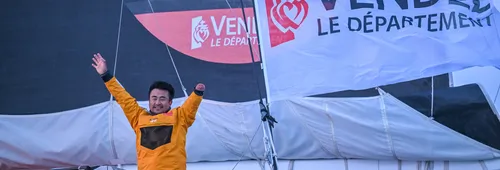 LES SABLES D'OLONNE, FRANCE - 18 FEVRIER 2025 : Le skipper de Singchain Team Haikou, Jingkun Xu (CN), fête sa 30ème place dans le Vendée Globe, le 18 février 2025 aux Sables d'Olonne, France - (Photo by Vincent Curutchet / Alea)