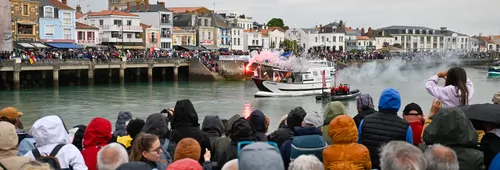 LES SABLES D'OLONNE, FRANCE - 10 MAI 2025 : Des skippers et diverses activités sont photographiés lors de la parade nautique de la remise des prix du Vendée Globe, le 10 mai 2025 aux Sables d'Olonne, France - (Photo by Jean-Louis Carli / Alea)