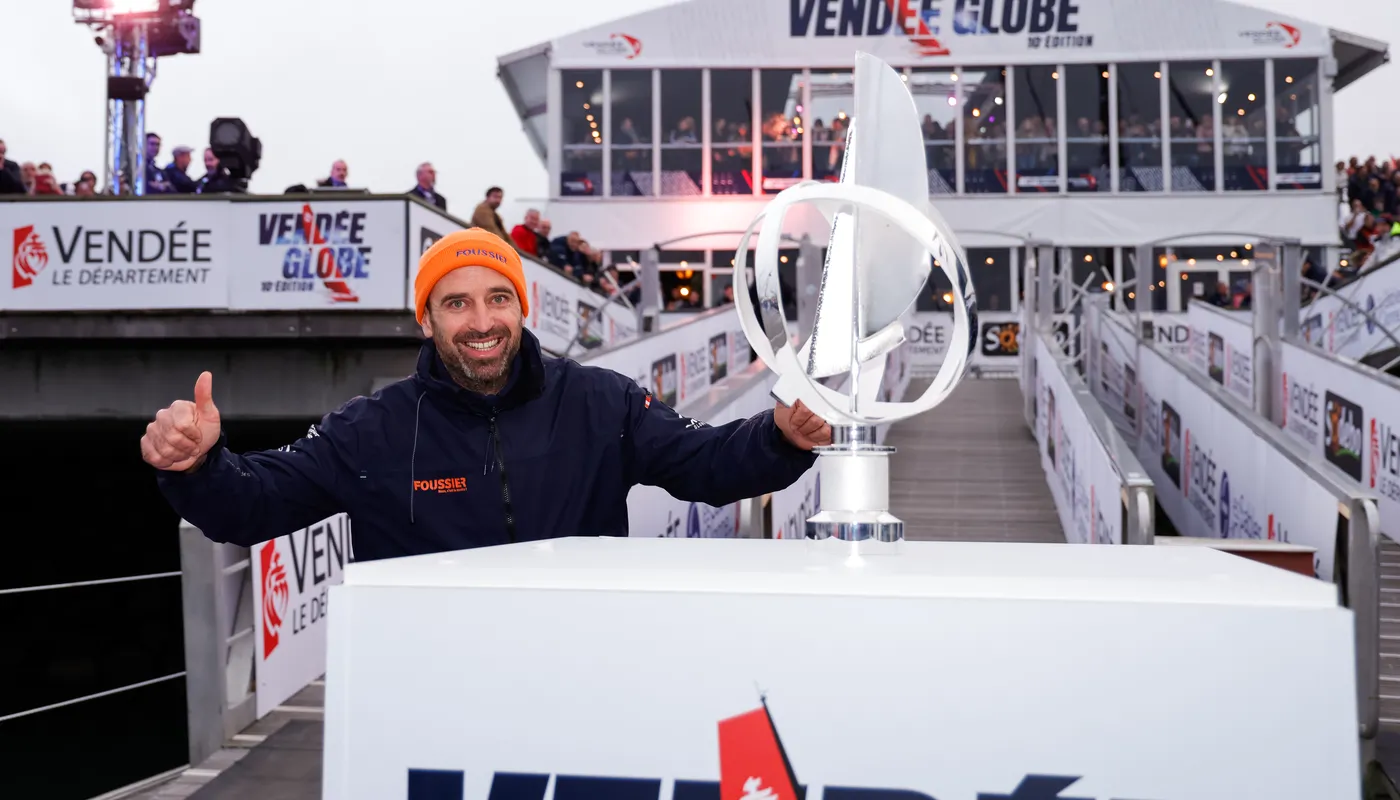 LES SABLES D'OLONNE, FRANCE - 10 NOVEMBRE 2024 : Les 40 concurrents IMOCA sont photographiés avant la ligne de départ de la 10e édition du Vendée Globe, le 10 novembre 2024 aux Sables d'Olonne, France. (Photo par Anne Beauge / Alea)