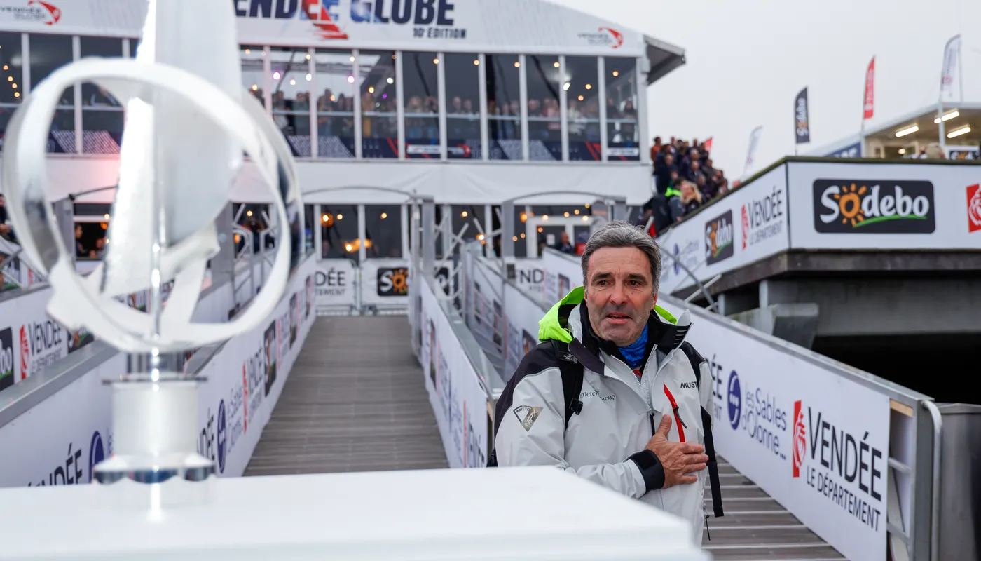 LES SABLES D'OLONNE, FRANCE - 10 NOVEMBRE 2024 : Les 40 concurrents IMOCA sont photographiés avant la ligne de départ de la 10e édition du Vendée Globe, le 10 novembre 2024 aux Sables d'Olonne, France. (Photo par Anne Beauge / Alea)