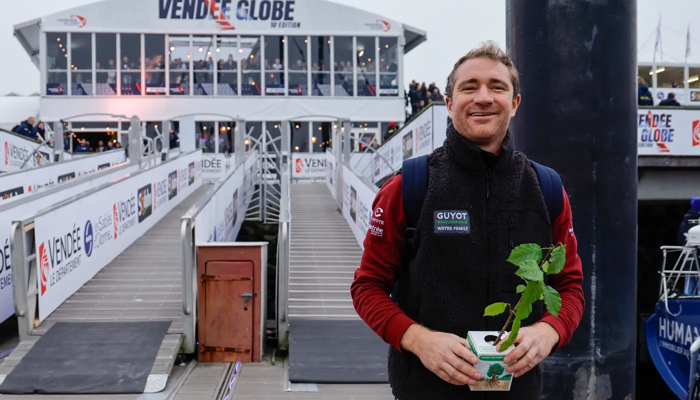 LES SABLES D'OLONNE, FRANCE - 10 NOVEMBRE 2024 : Les 40 concurrents IMOCA sont photographiés avant la ligne de départ de la 10e édition du Vendée Globe, le 10 novembre 2024 aux Sables d'Olonne, France. (Photo par Anne Beauge / Alea)