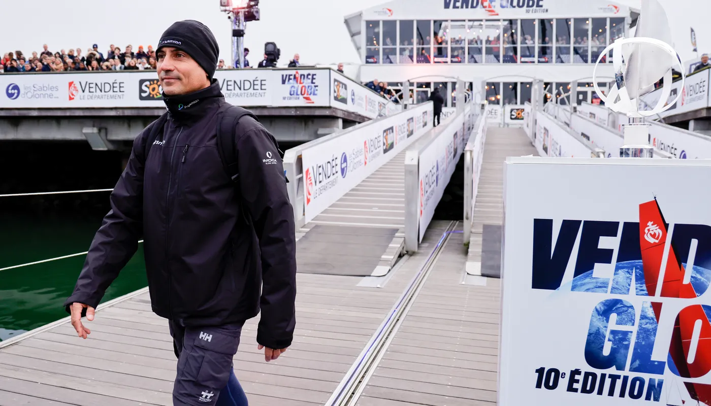 LES SABLES D'OLONNE, FRANCE - 10 NOVEMBRE 2024 : Les 40 concurrents IMOCA sont photographiés avant la ligne de départ de la 10e édition du Vendée Globe, le 10 novembre 2024 aux Sables d'Olonne, France. (Photo par Anne Beauge / Alea)
