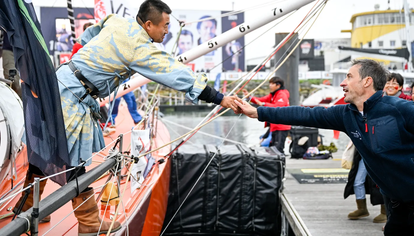 LES SABLES D'OLONNE, FRANCE - 10 NOVEMBRE 2024 : Les 40 concurrents IMOCA sont photographiés avant la ligne de départ de la 10e édition du Vendée Globe, le 10 novembre 2024 aux Sables d'Olonne, France. (Photo par Jean-Louis Carli / Alea)