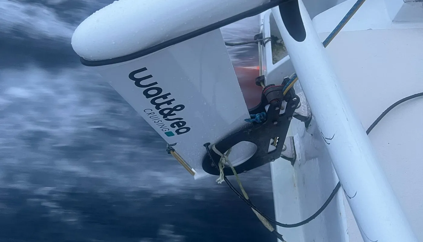 LE 17 DÉCEMBRE 2024 : Photo envoyée depuis le bateau FOUSSIER lors de la course à la voile du Vendée Globe le 17 décembre 2024. (Photo du skipper Sébastien Marsset) Hydrogénérateur