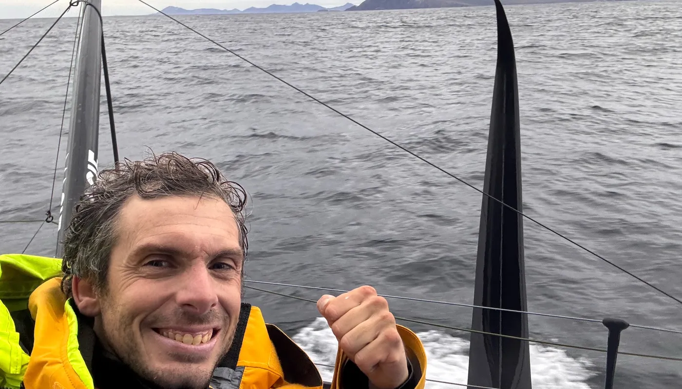 COURSE, 24 DÉCEMBRE 2024 : Photo envoyée depuis le bateau MACIF Santé Prévoyance lors de la course à la voile du Vendée Globe le 24 décembre 2024. (Photo du skipper Charlie Dalin) passage du Cap Horn