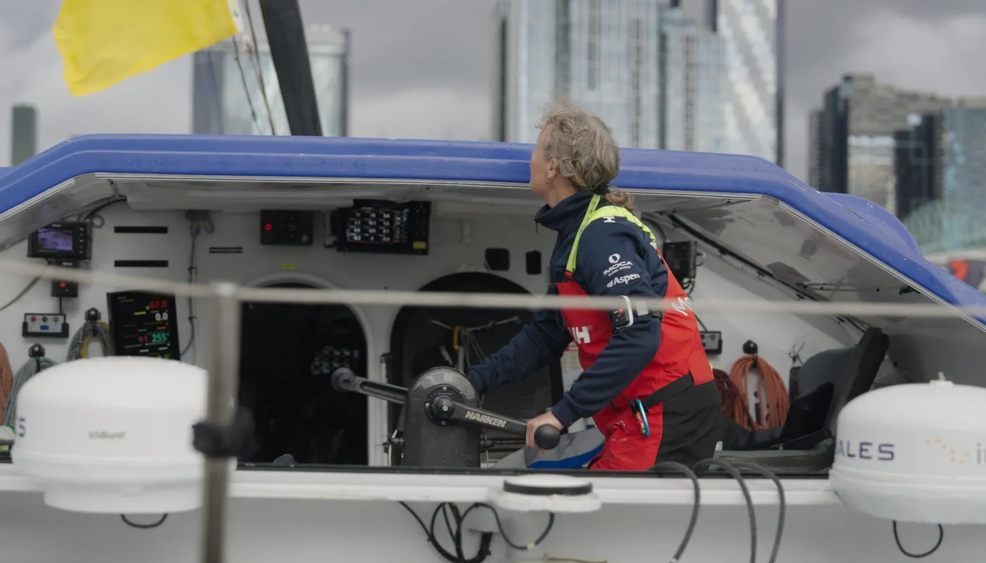 AUSTRALIE, 28 DÉCEMBRE 2024 : Photo envoyée par l'équipe du bateau Medallia arrivant à Melbourne (Australie) sous gréement de jury après avoir abandonné la course à la voile du Vendée Globe le 28 décembre 2024. (Photo de l'équipe Medallia)