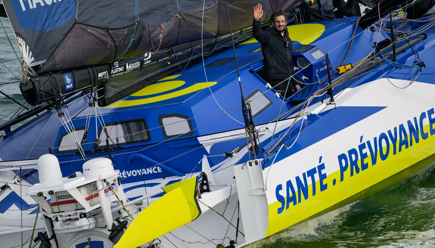 PENMARCH, FRANCE - 13 JANVIER 2025 : Charlie Dalin (FRA), skipper de MACIF Santé Prévoyance, est photographié lors de sa dernière course du Vendée Globe, le 13 janvier 2025 au large de Penmarc'h, France - (Photo by Olivier Blanchet / Alea)