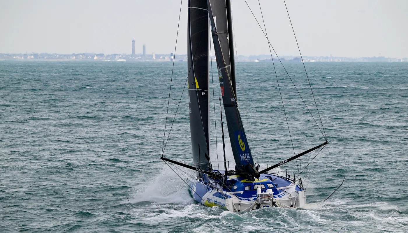 PENMARCH, FRANCE - 13 JANVIER 2025 : Charlie Dalin (FRA), skipper de MACIF Santé Prévoyance, est photographié lors de sa dernière course du Vendée Globe, le 13 janvier 2025 au large de Penmarc'h, France - (Photo by Olivier Blanchet / Alea)