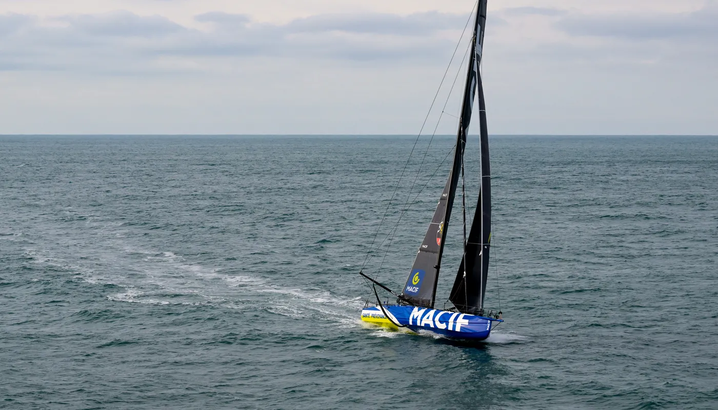 PENMARCH, FRANCE - 13 JANVIER 2025 : Charlie Dalin (FRA), skipper de MACIF Santé Prévoyance, est photographié lors de sa dernière course du Vendée Globe, le 13 janvier 2025 au large de Penmarc'h, France - (Photo by Olivier Blanchet / Alea)