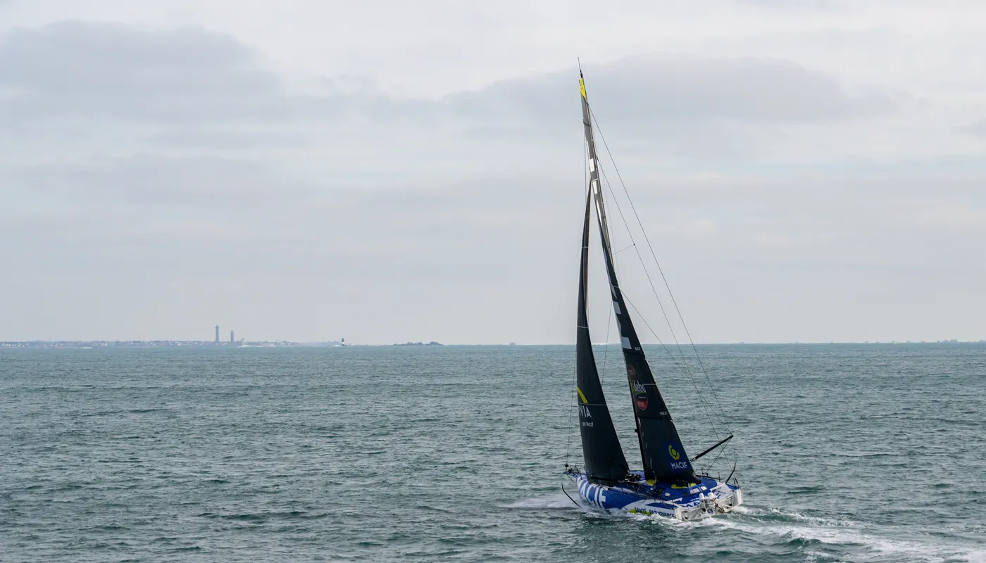 PENMARCH, FRANCE - 13 JANVIER 2025 : Charlie Dalin (FRA), skipper de MACIF Santé Prévoyance, est photographié lors de sa dernière course du Vendée Globe, le 13 janvier 2025 au large de Penmarc'h, France - (Photo by Olivier Blanchet / Alea)