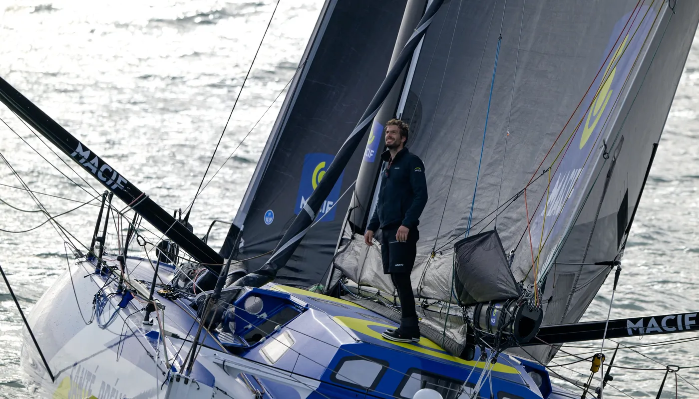 PENMARCH, FRANCE - 13 JANVIER 2025 : Charlie Dalin (FRA), skipper de MACIF Santé Prévoyance, est photographié lors de sa dernière course du Vendée Globe, le 13 janvier 2025 au large de Penmarc'h, France - (Photo by Olivier Blanchet / Alea)