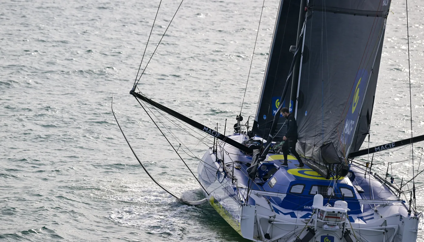 PENMARCH, FRANCE - 13 JANVIER 2025 : Charlie Dalin (FRA), skipper de MACIF Santé Prévoyance, est photographié lors de sa dernière course du Vendée Globe, le 13 janvier 2025 au large de Penmarc'h, France - (Photo by Olivier Blanchet / Alea)