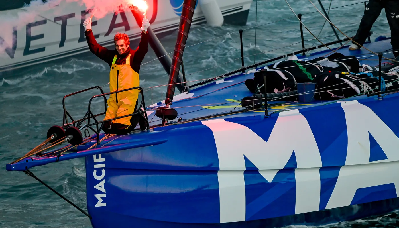 LES SABLES D'OLONNE, FRANCE - 14 JANVIER 2025 : Le skipper de MACIF Santé Prévoyance Charlie Dalin (FRA) est photographié après avoir remporté le Vendée Globe 2024, le 14 janvier 2025 aux Sables d'Olonne, France. (Photo par Olivier Blanchet / Alea)