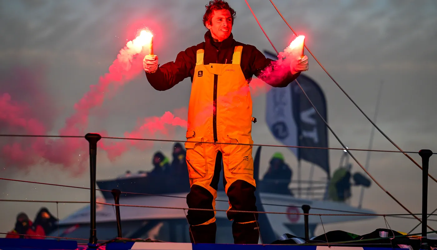 LES SABLES D'OLONNE, FRANCE - 14 JANVIER 2025 : Charlie Dalin (FRA), skipper de MACIF Santé Prévoyance, est photographié après avoir remporté le Vendée Globe 2024, le 14 janvier 2025 aux Sables d'Olonne, France. (Photo par Vincent Curutchet / Alea)